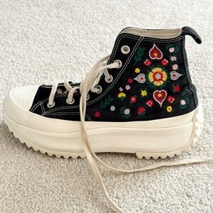 Converse Cream High-Top flower print Sneakers size 7.5 women’s